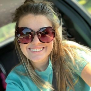 Meet your Posher, Lauren